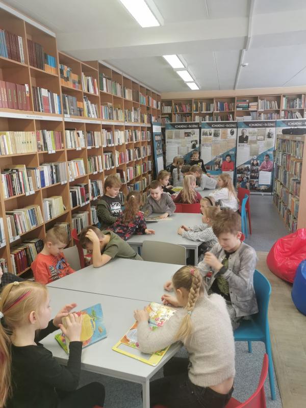 Minint Tarptautinę vaikiškos knygos dieną, mokyklos bibliotekoje vyko edukacijos